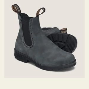 BLUNDSTONE #1630 rustic black chelsea boots